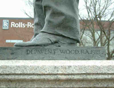 Sculptor's mark at the foot of the statue